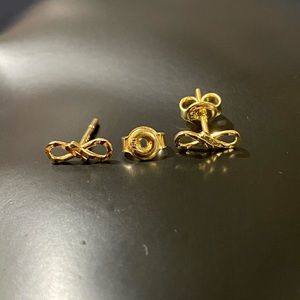 18K Gold Infinity Earrings.